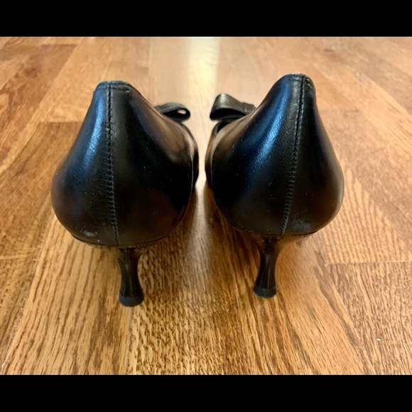 STUART WEITZMAN black heels. Classic style. - Picture 5 of 5